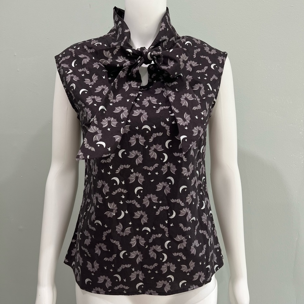 RETROLICIOUS Top S Bats Moon Halloween Pussy Bow Goth Gothic